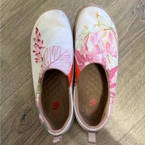 UIN Floral Slip-On Shoes